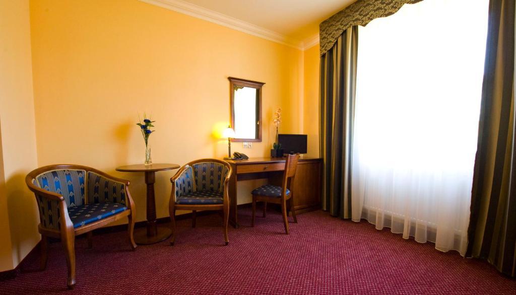 Hotel Nowy Dwor W Zaczerniu Жешов Стая снимка